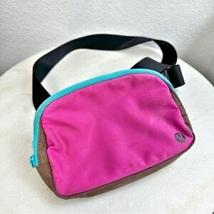 Lululemon everywhere belt bag Sonic Pink / Cacao / Black